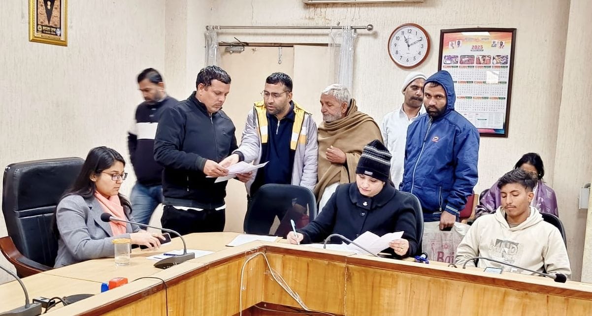 Complaints related to pensions, family IDs, and electricity were received at the grievance redressal camp.