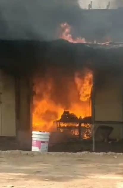 Satna News: A tea shop owner set fire to a salon over a dispute involving 10 rupees.