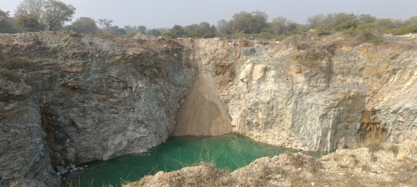अरावली संरक्षण की दिशा में सख्त कदमउदयपुर में अवैध खनन पर कसा शिकंजा, तीन करोड़ की शास्ति आरोप