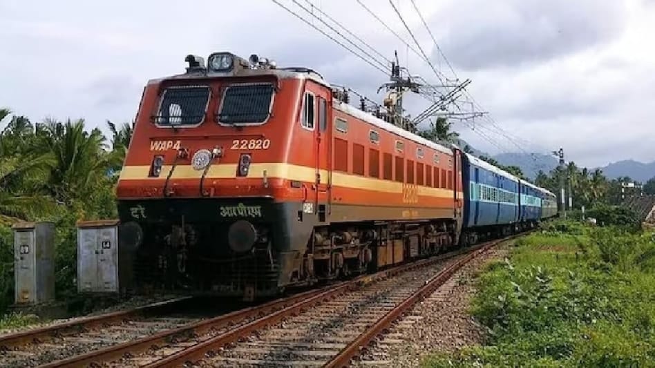 woman gave birth to baby girl on South Bihar Express train in jhajha Bihar