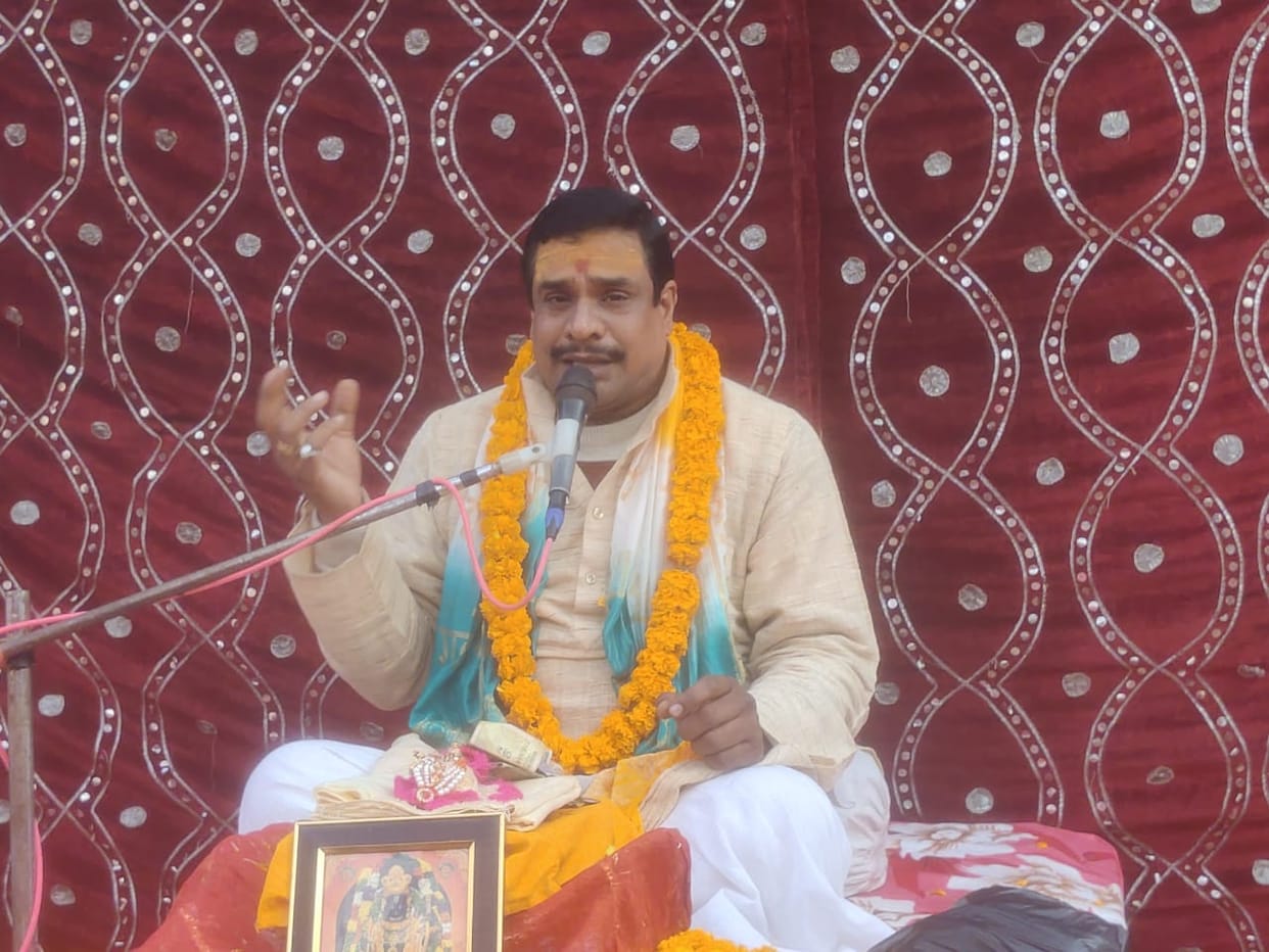The union of the soul and the Supreme Being is not possible without a guru.