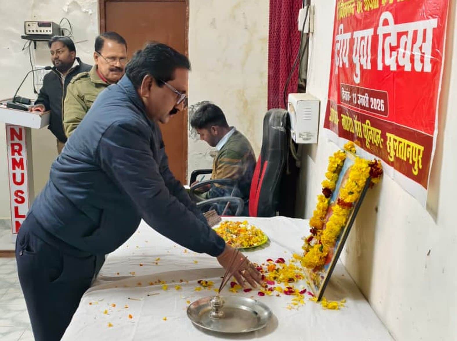 एनआरएमयू कार्यालय में स्वामी विवेकानंद को किया नमन।