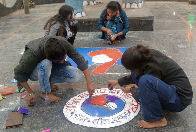 Swami Vivekananda was remembered by making Deepotsav and Rangoli.
