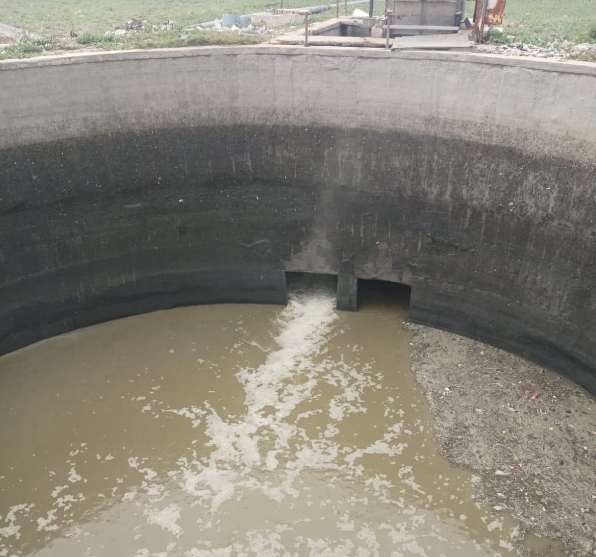 Untreated sewage is Untreated sewage is being dumped into the Mungeshpur drain.being dumped into the Mungeshpur drain.