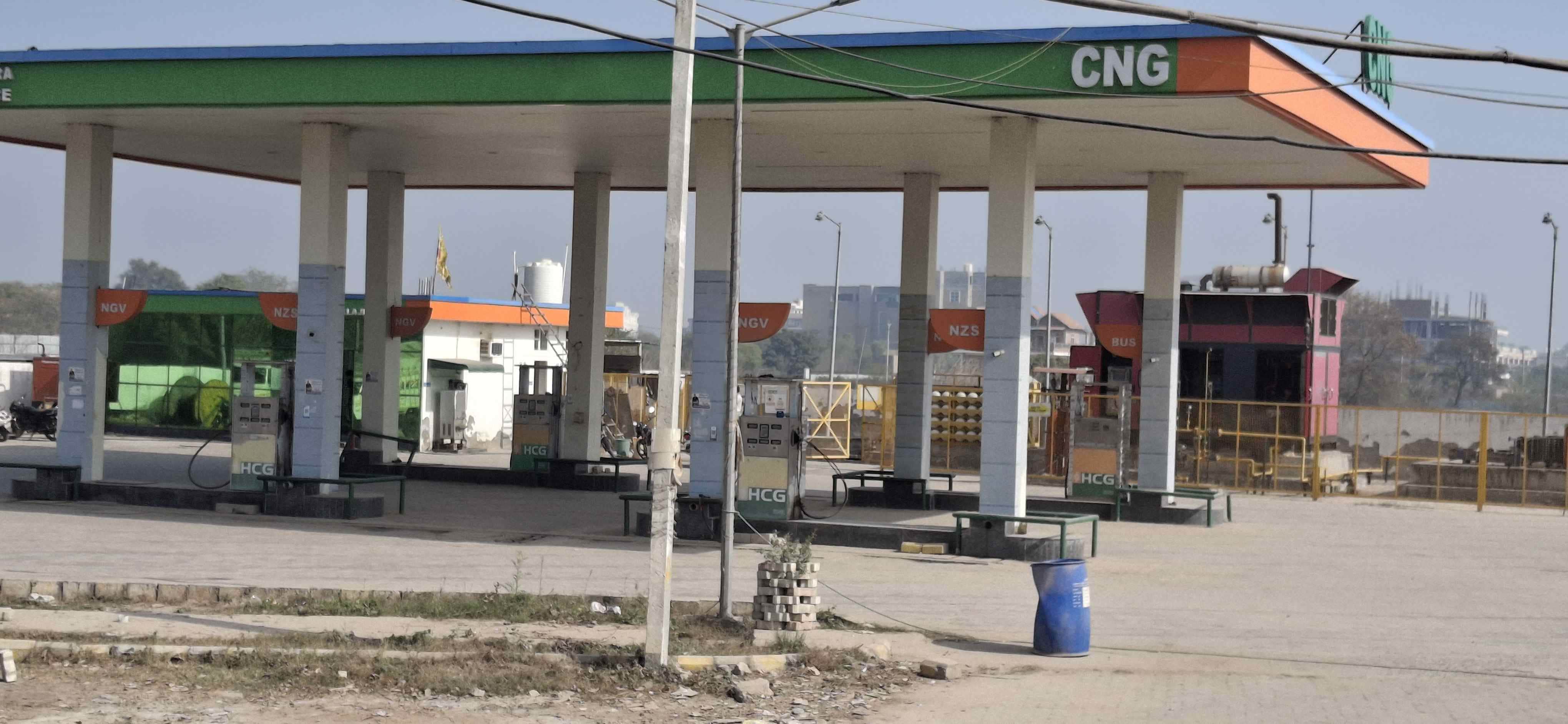 -फोटो 82 : बहादुरगढ़ में स्थित सीएनजी पंप। संवाद