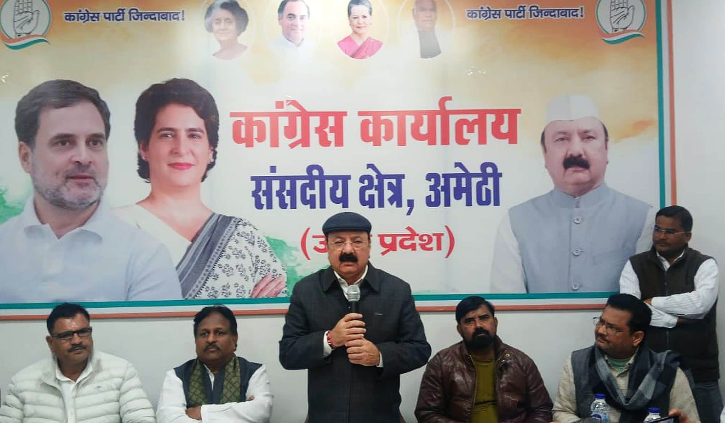  गौरीगंज स्थित कांग्रेस कार्यालय में प्रेसवार्ता करते सांसद किशोरी लाल शर्मा। -संवाद