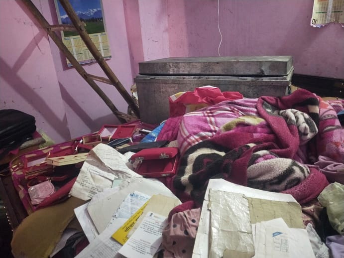 In Jhamareda village, thieves stole jewellery worth Rs 30 lakh in 20 minutes.