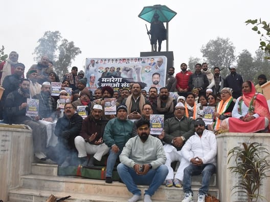 Congressmen kept fast, Raghupati Raghav sang the song of Raja Ram