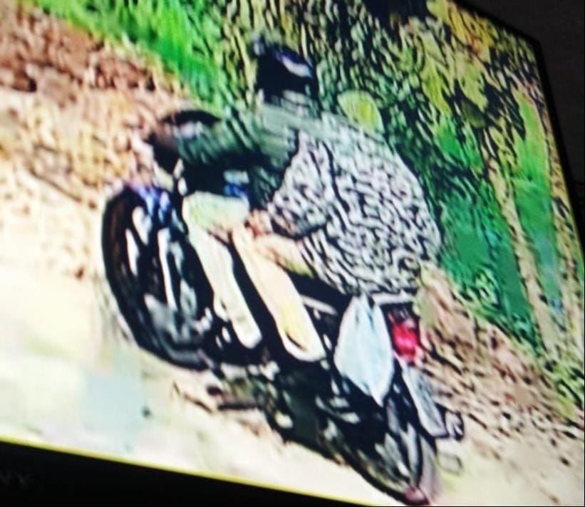 Two people in police uniform cheated a retired teacher of Rs 25 thousand