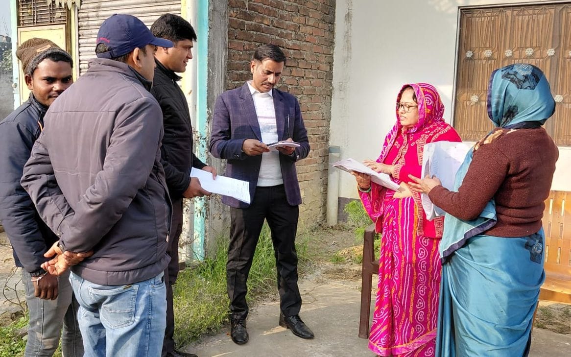 Siddharthnagar News: Additional Commissioner inspected polling stations