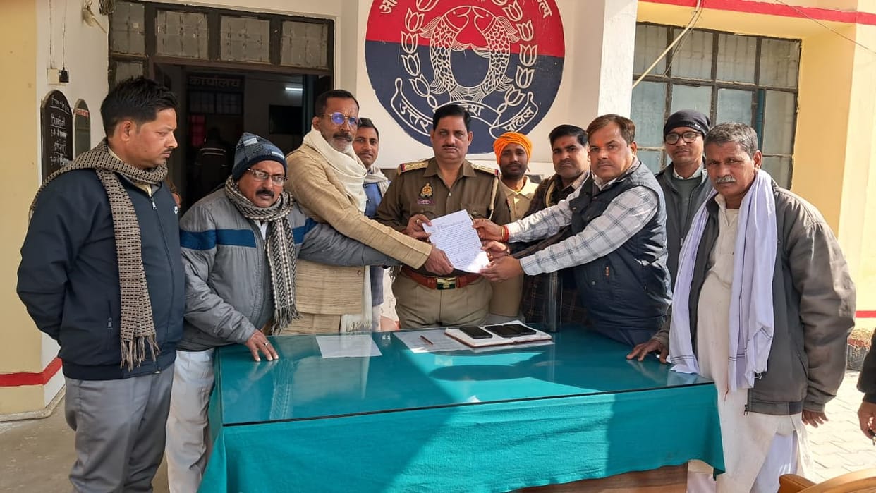 Workers reached the police station after objectionable remarks were made against the minister and BJP leaders.