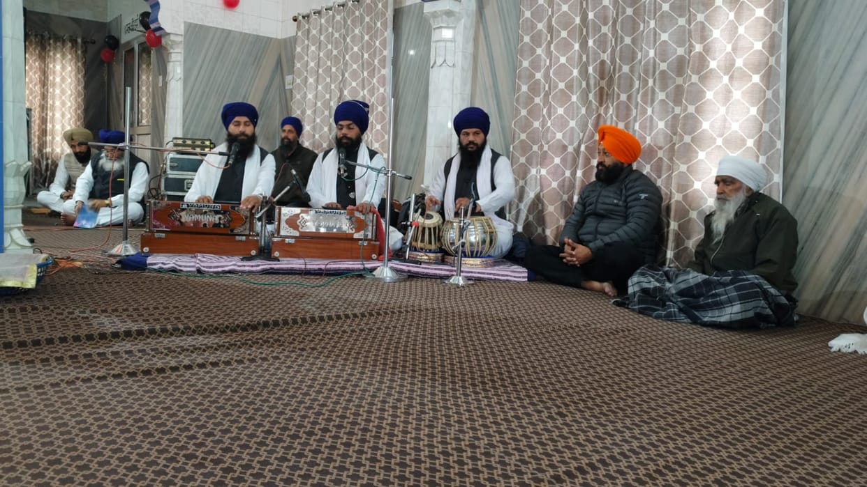 Diwan decorated in Dhang Tapriyan on the occasion of Prakash Parv of Guru Gobind Singh