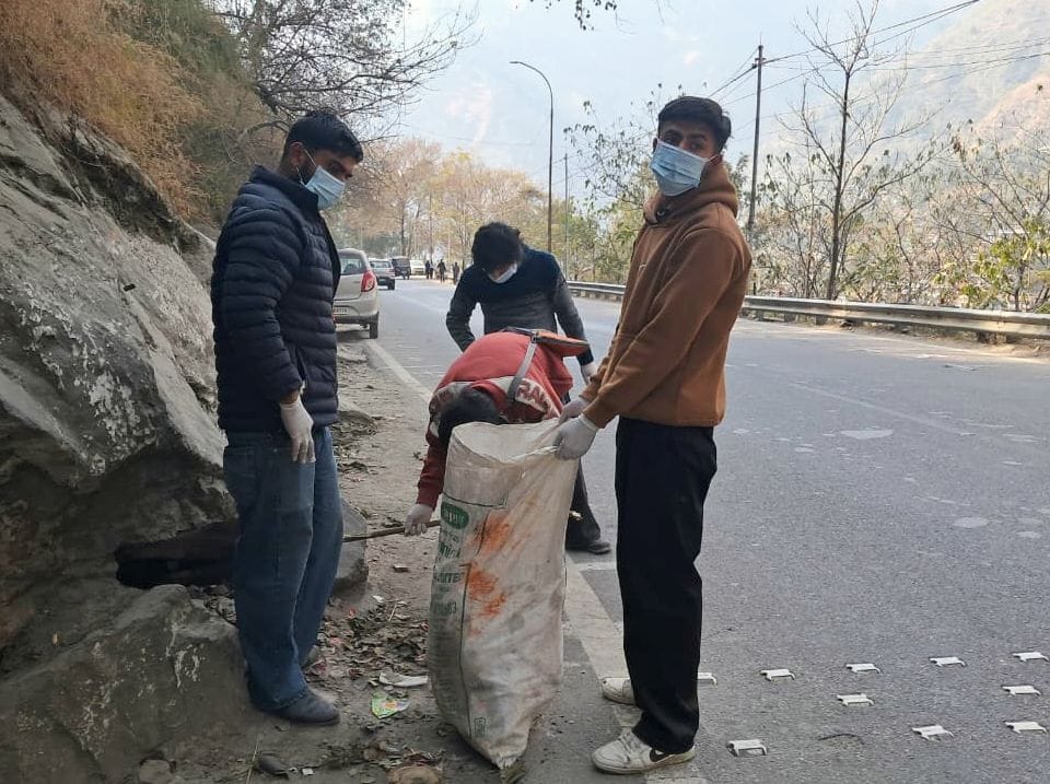 Students gave the message of cleanliness and environmental protection