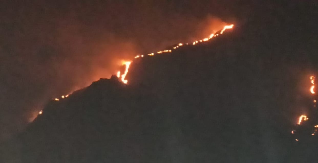 The fire in Pulna Bhyundar has become severe, the team has returned, now hoping for a helicopter.