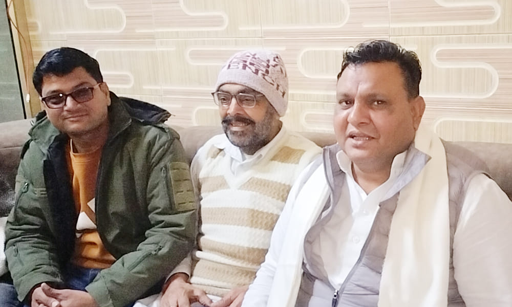 The Sarpanch Association objected to the mandatory attendance of 40 percent villagers in the meeting