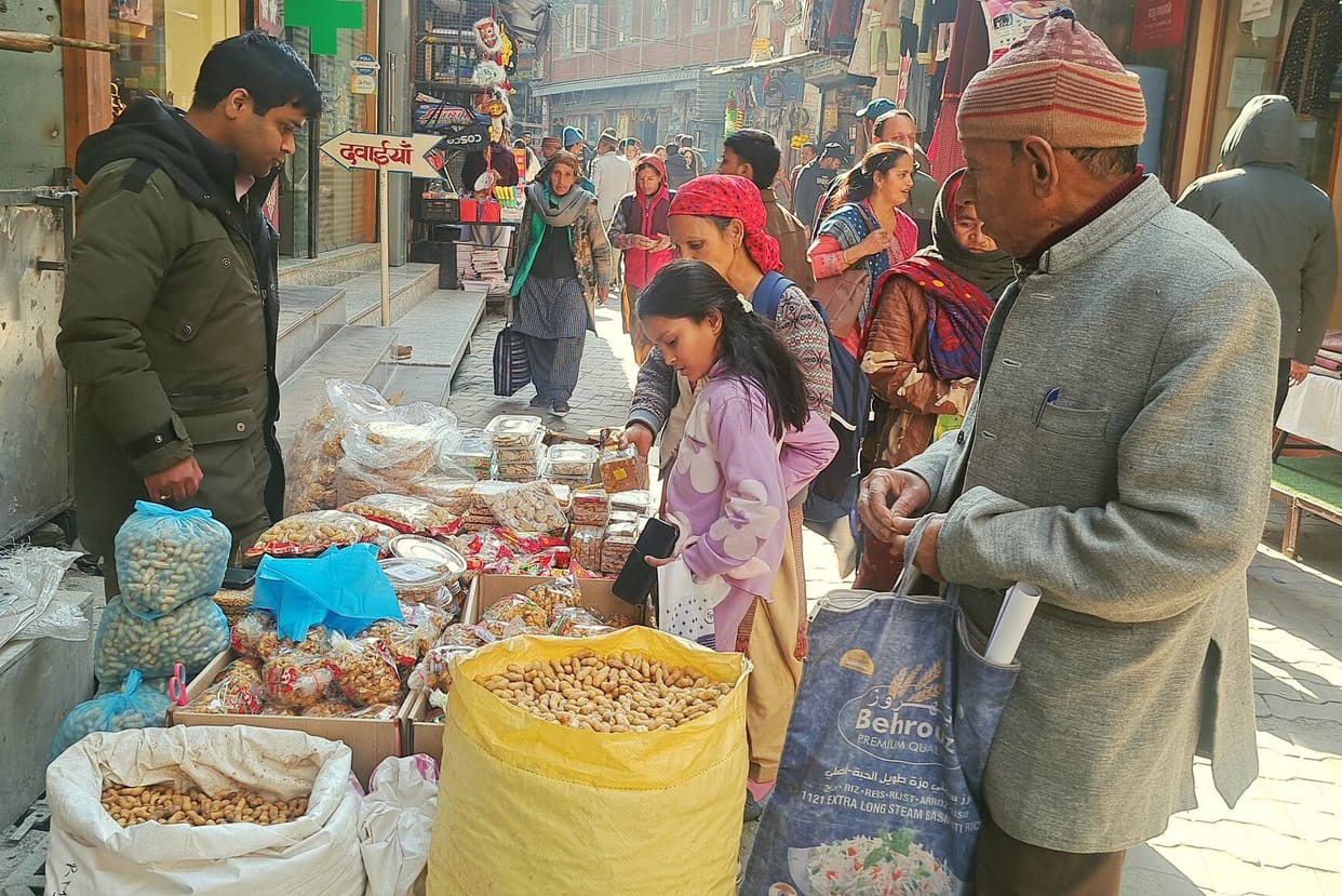 Rampur market is buzzing with the celebration of Lohri.