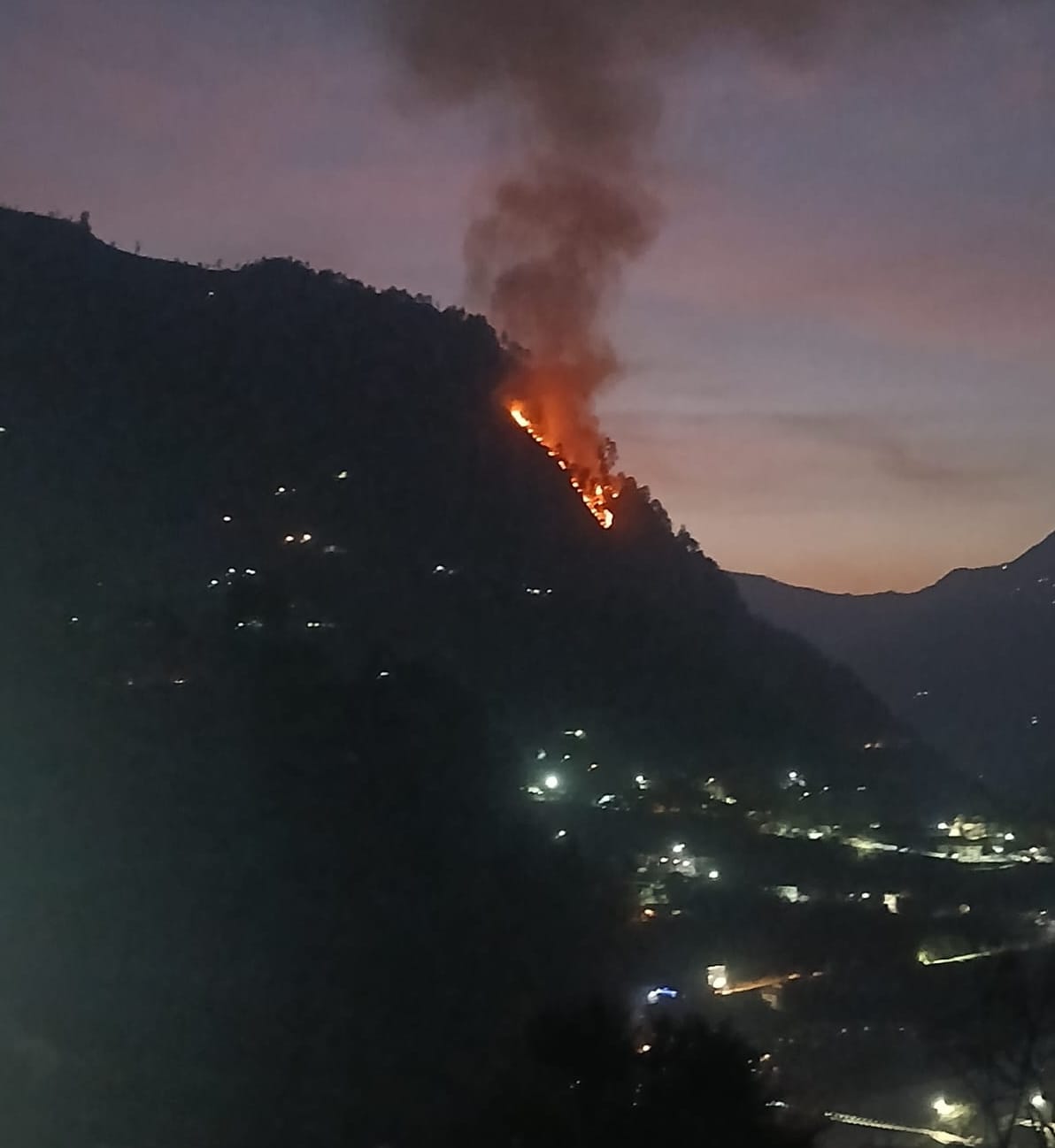 Fire broke out in the forest of Sainj
