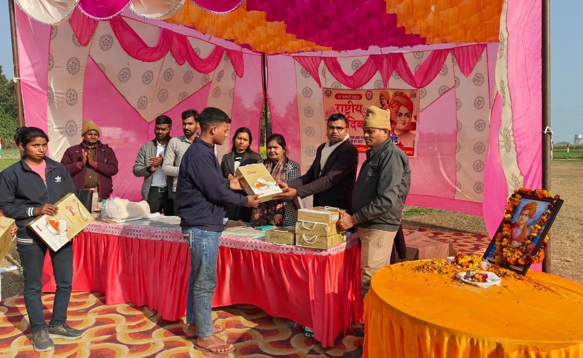 Mrityunjay was first in storytelling and Madhu was first in rangoli.