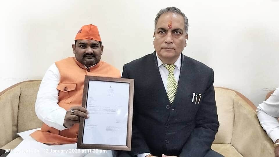 सुप्रीम कोर्ट के वरिष्ठ अधिवक्ता एपी सिंह के साथ महाराणा प्रताप सेना के राष्ट्रीय अध्यक्ष राजवर