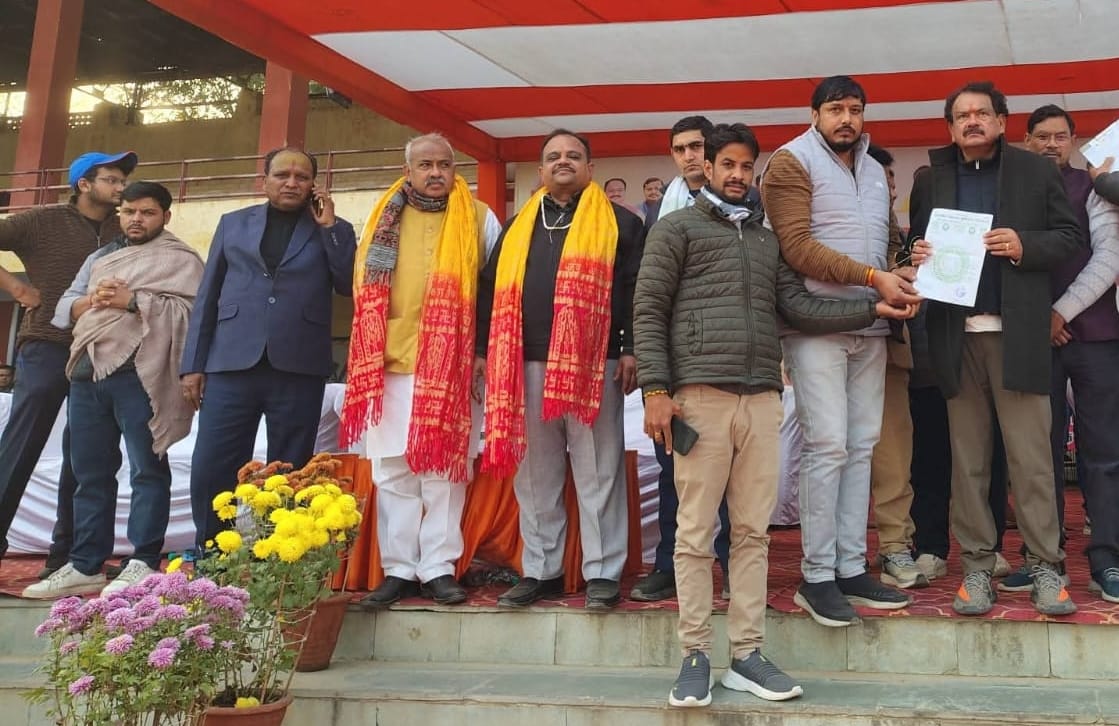 A memorandum was submitted to the Union Minister for the arrangement of an alternative route.