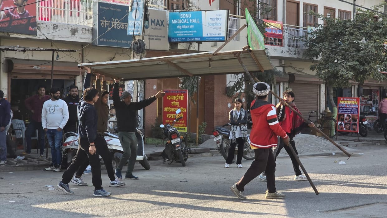 En half an hour, encroachments were removed and permanent structures were demolished from Bhagat Singh Chowk to Dhaud Chowk.