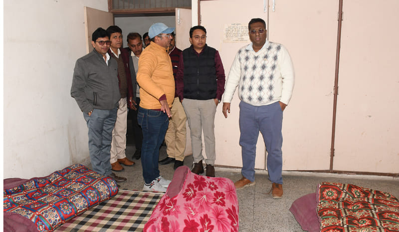 The Deputy Commissioner inspected the night shelters and issued instructions to arrange for hot water and beds.