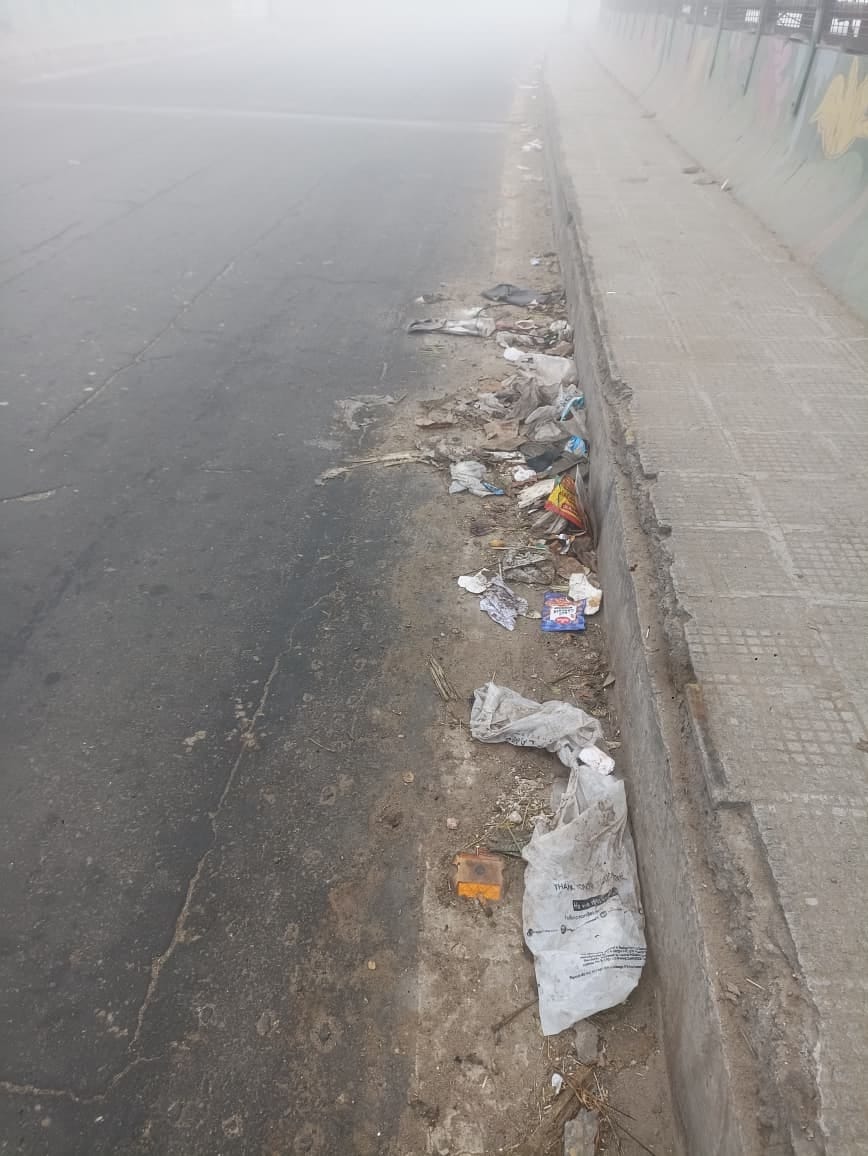 Garbage spread on the old ITI bridge