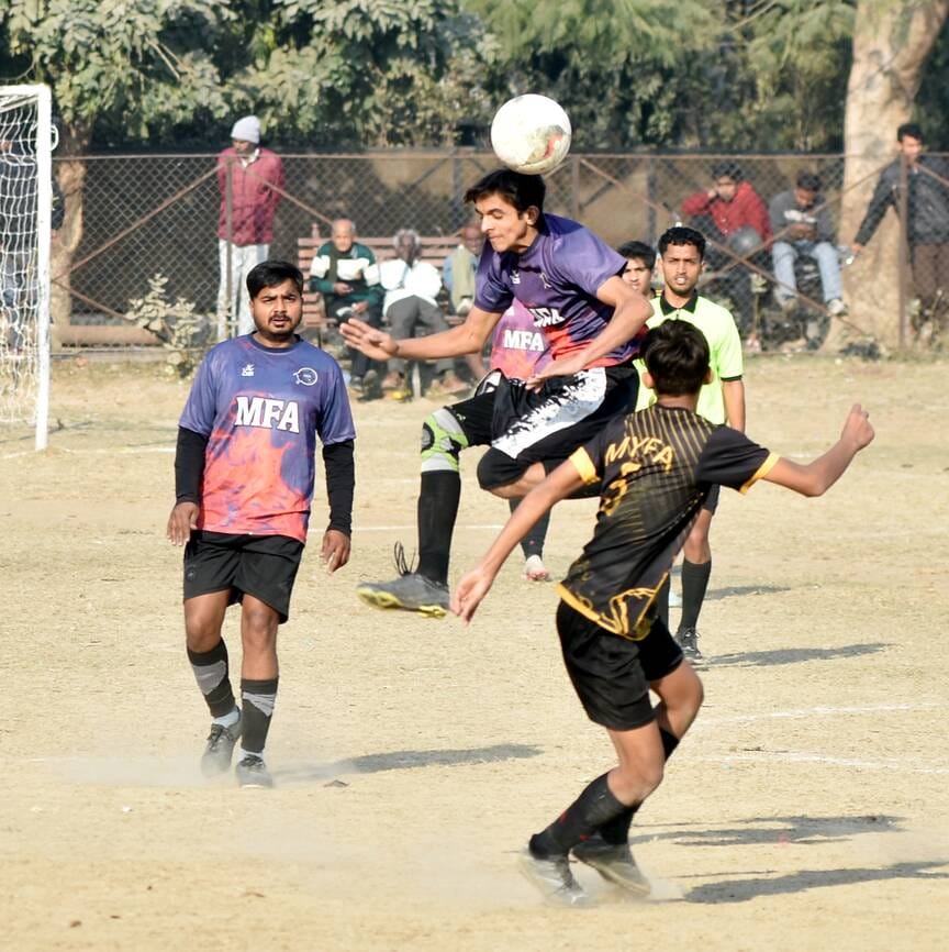 Football: No results in thrilling matches, teams tied