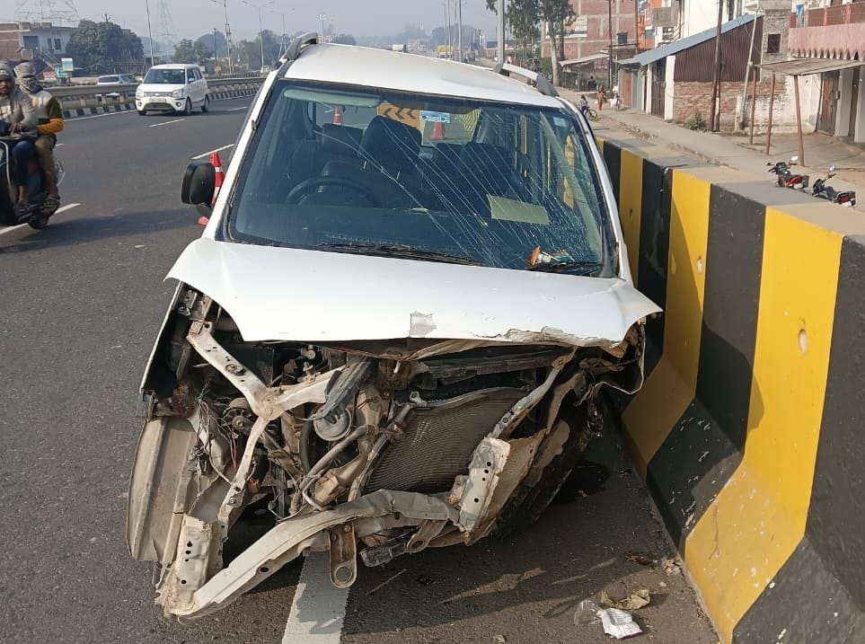 The car went out of control and collided with the divider, the driver was injured