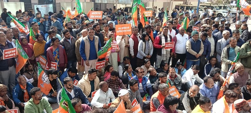Ranchi: BJP gheraos SSP office demanding safe recovery of Ansh and Anshika, questions raised on law and order