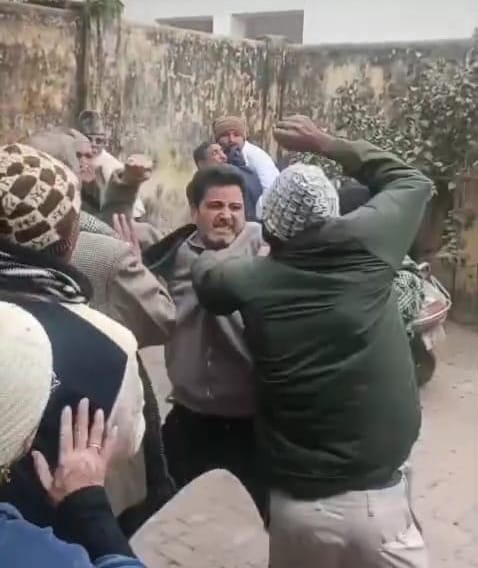 Congressmen clash with each other after cutting Priyanka Gandhi's birthday cake