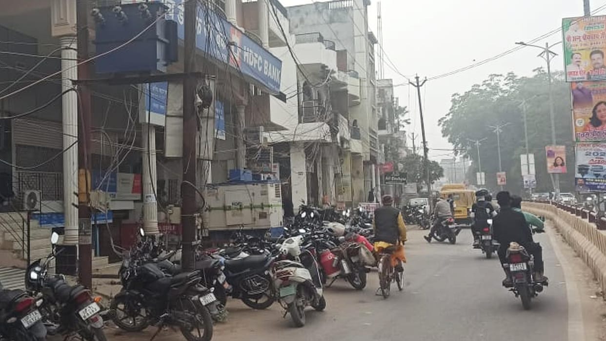 Vehicles parked on the roads are increasing the problem of traffic jam