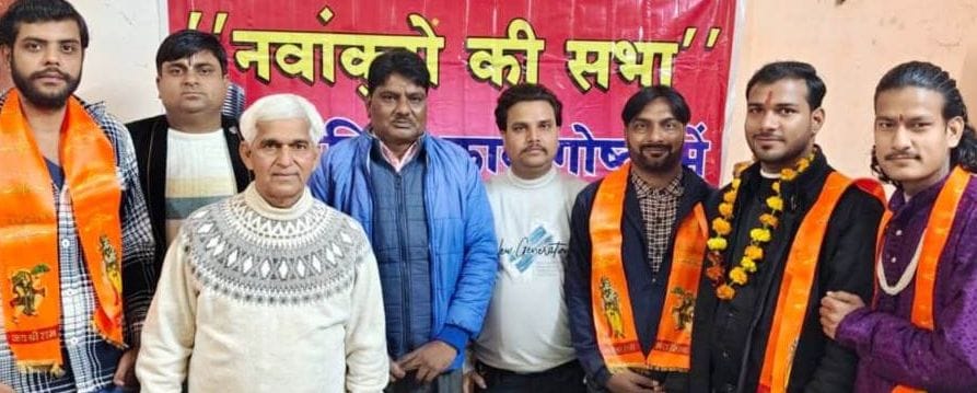 The Navankuron Ki Sabha organization organized a poetry festival.