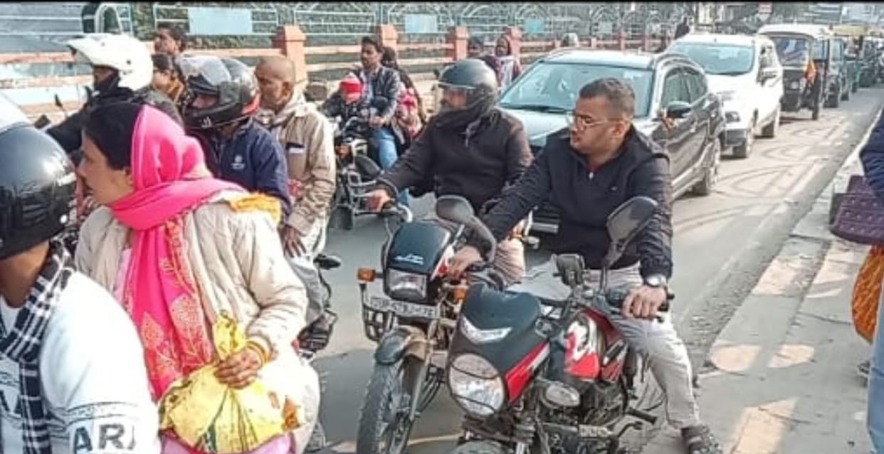 People struggled with traffic jams...vehicles crawled along the roads.