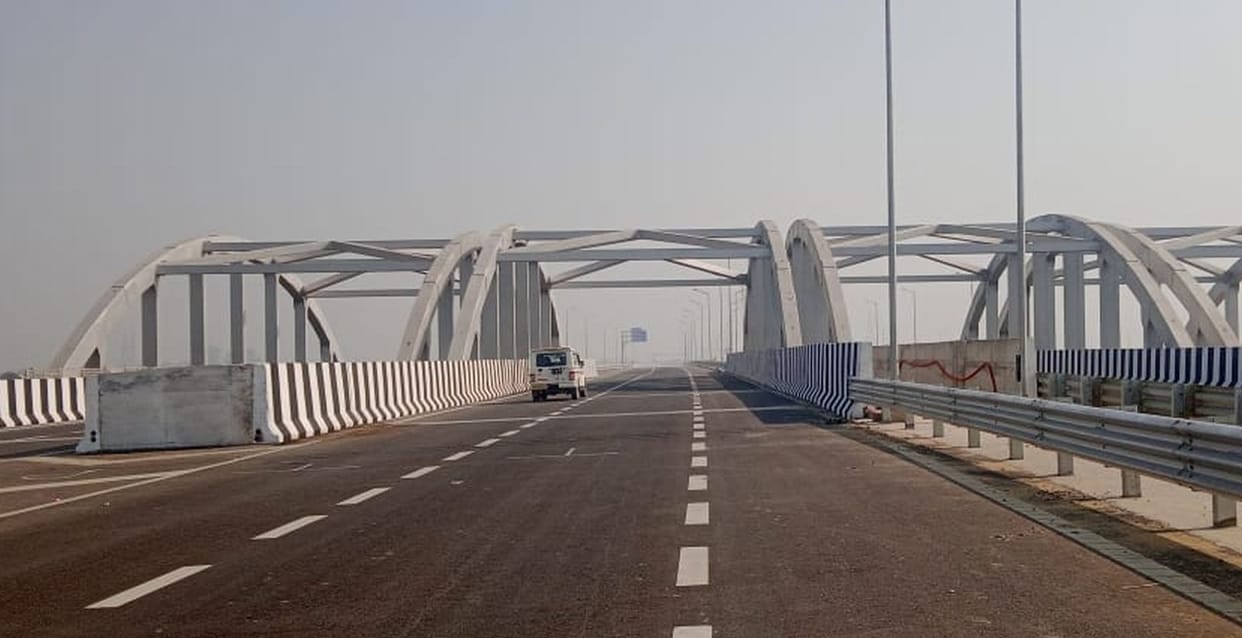 Vehicles were driven at a speed of 120 km per hour on the Ganga Expressway.