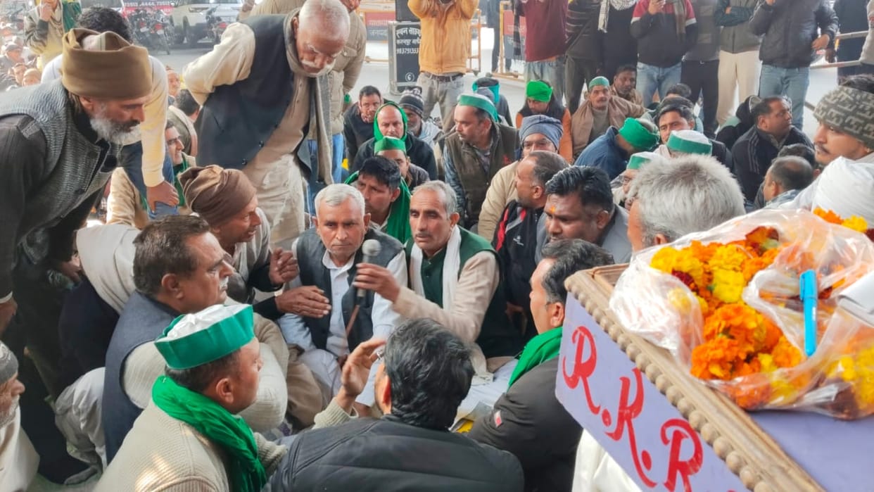 Anger erupted against electricity officials at Bhakiyu Tikait's panchayat