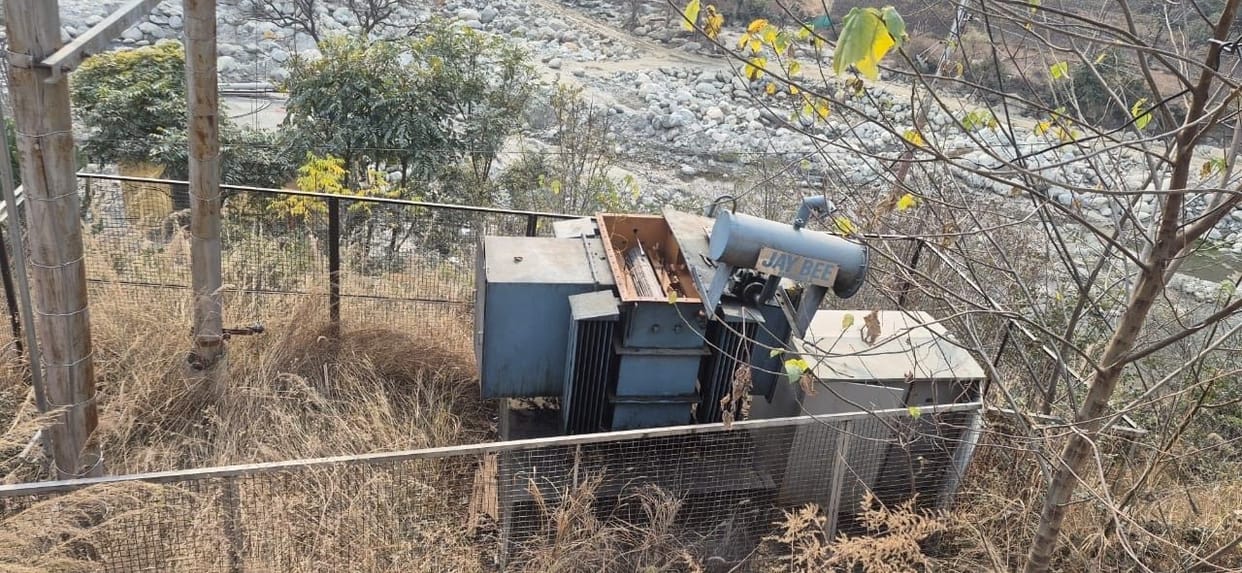 Attempt to steal transformer near Bhuteshwar Mahadev Temple DhaAttempt to steal transformer near Bhuteshwar Mahadev Temple Dharoparopa