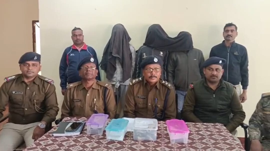 पुलिस की गिरफ्त में आरोपी