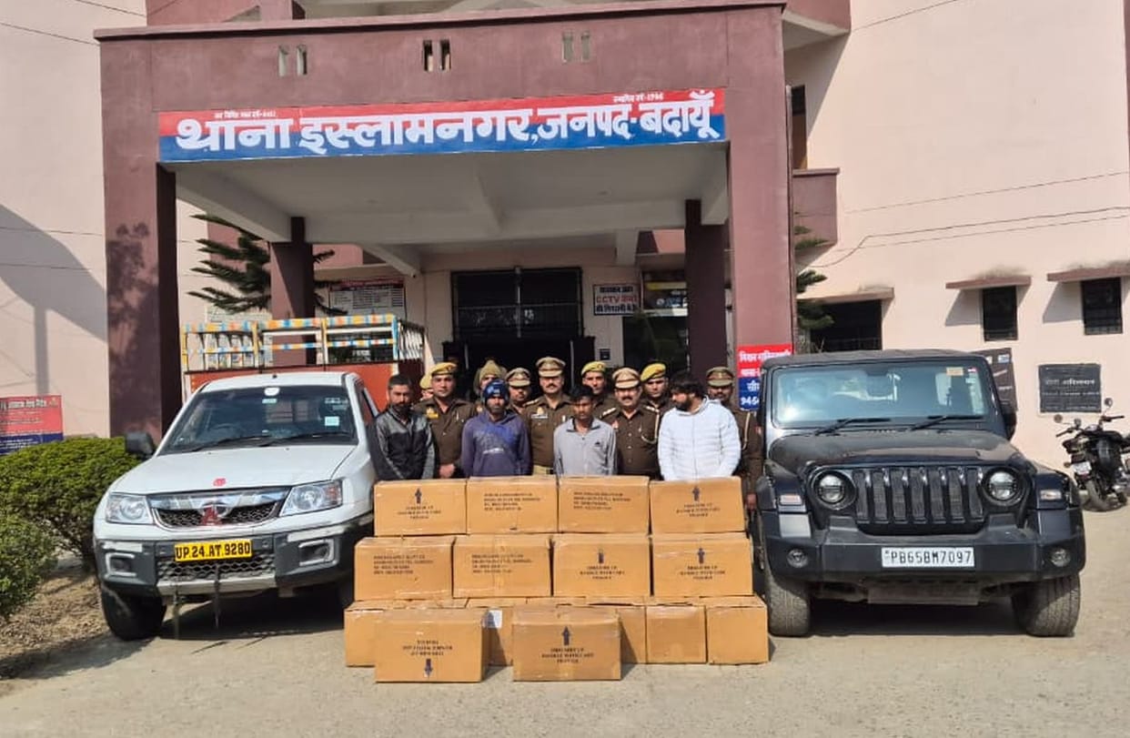 Four smugglers arrested with 100 crates of illegal liquor, two vehicles recovered.