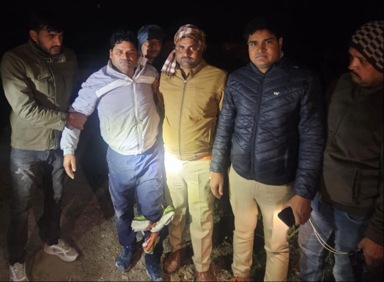 A criminal with a reward of 25 thousand rupees was injured in an encounter