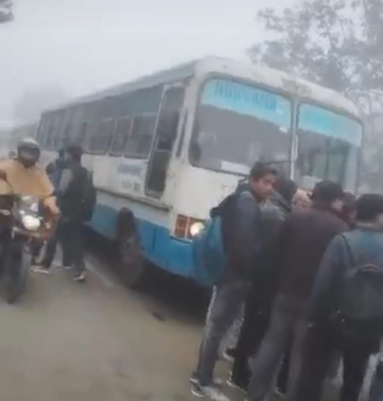 Students got angry when buses arrived late, and stopped roadways buses in the village of Jamawadi.