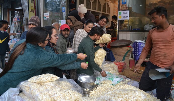 Queue for corn grains, waited for half an hour