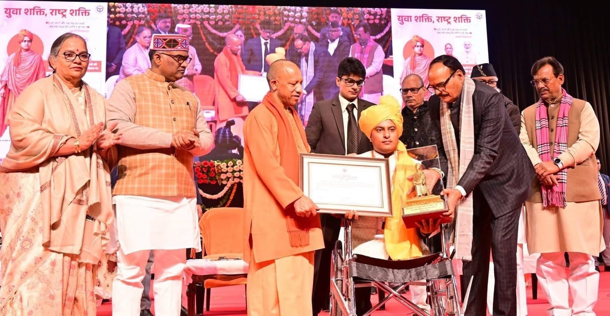 Abhishek Pandey from Mau received the State Youth Award.