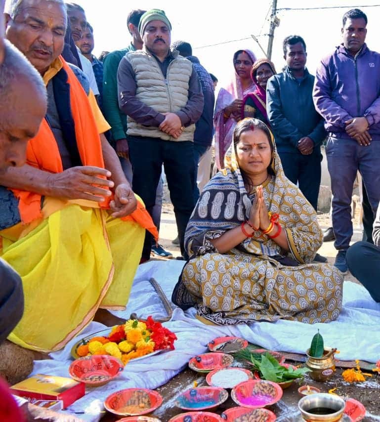 महिला बाल विकास मंत्री ने करोड़ों की लागत के तीन मुख्य सड़कों को किया भूमिपूजन