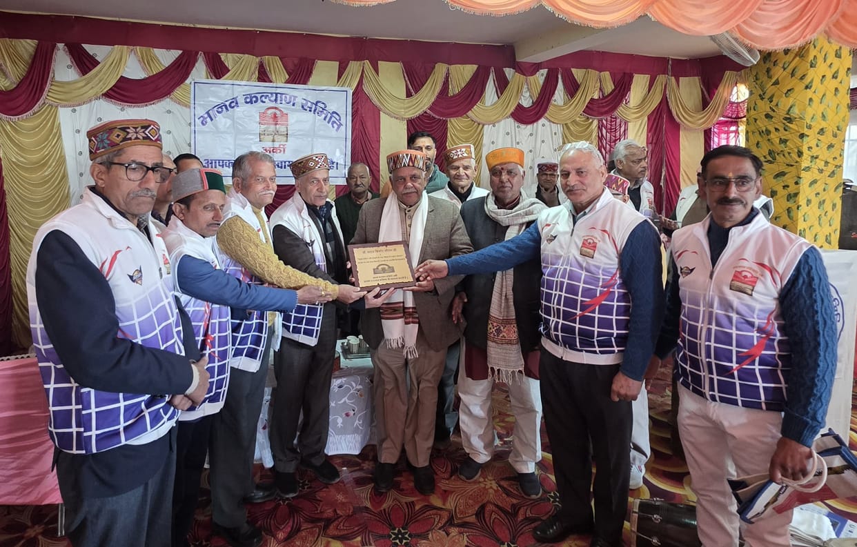 Yadav Kishore Gautam was honored by the Human Welfare Committee Arki.