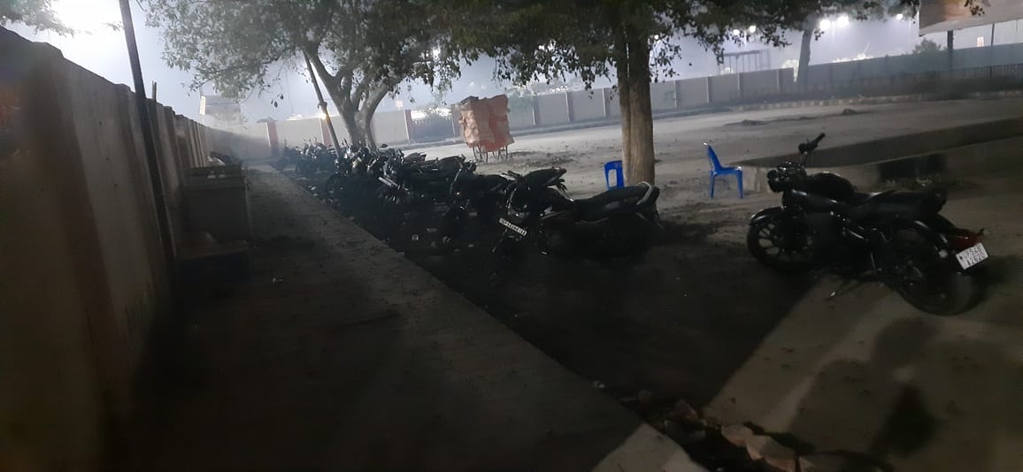 There is no designated stand at the railway station, and extortion begins from the evening.