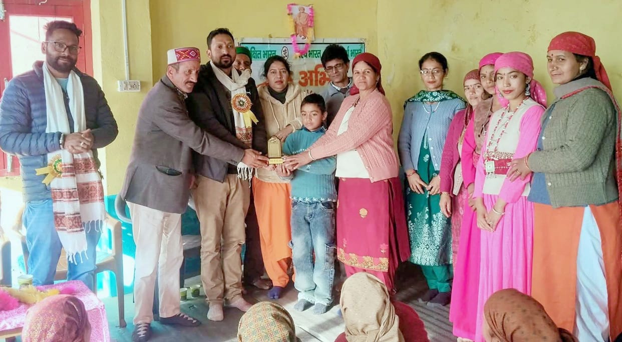 Satsang Mandali Chhadoh tops in Shri Hari Satsang Bhajan Competition