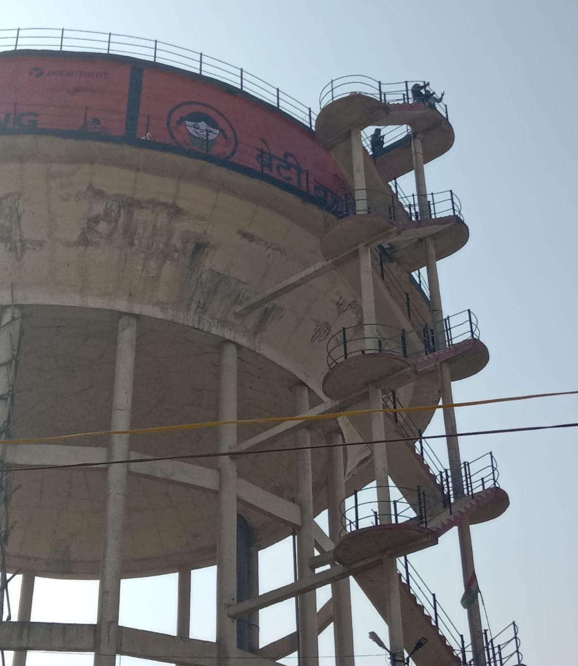 When the water supply was cut off for six days, councilors from four wards climbed onto the overhead water tank.