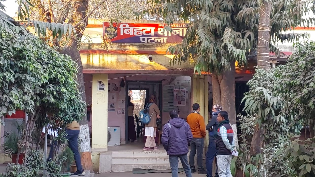 bihar patna Bihta Krishna Nagar teenager commits suicide, family in turmoil.suicide news
