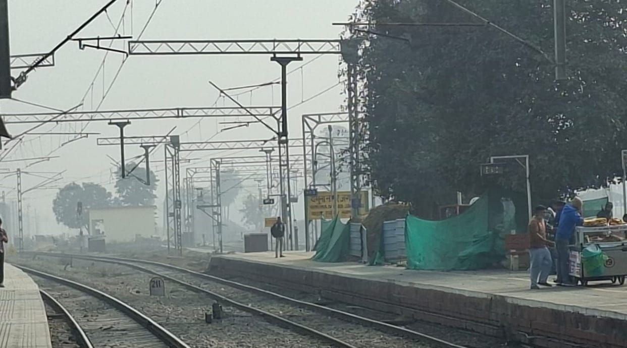 Passengers are shivering at the station while waiting for trains that are not running on time
